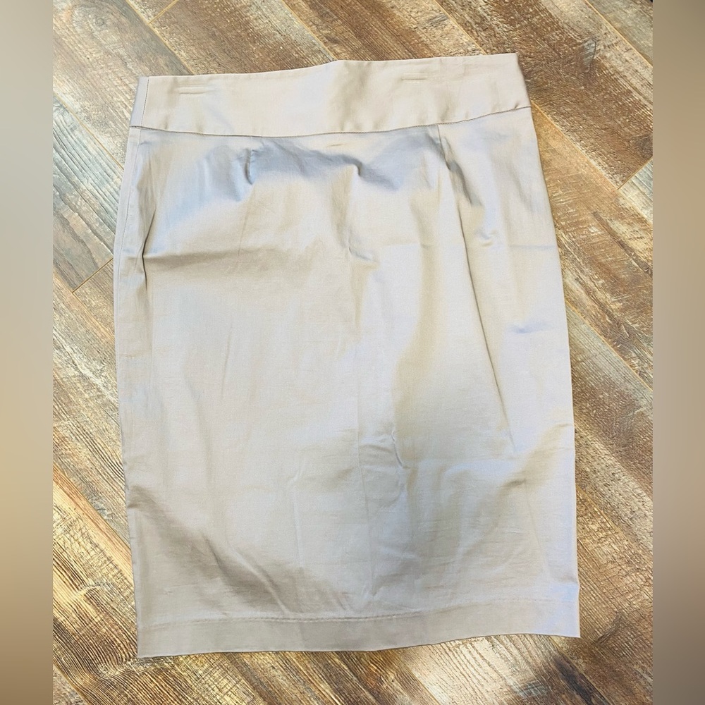 gray pencil skirt